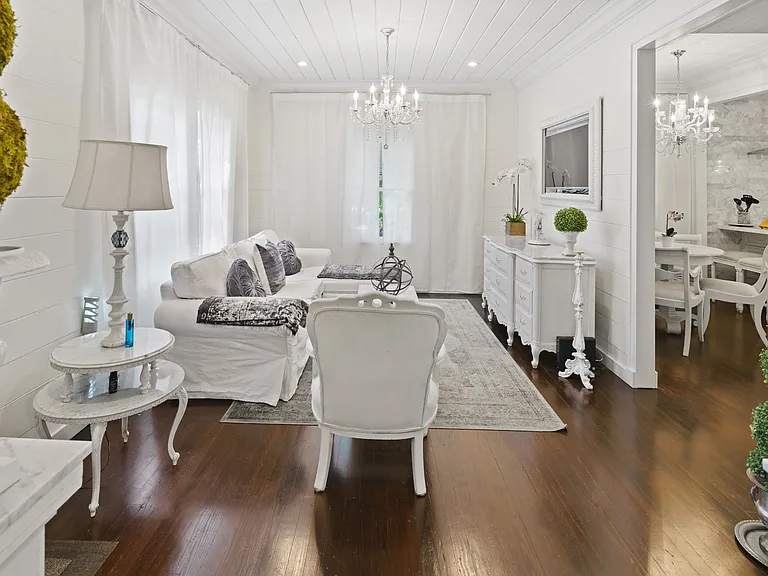 High end finishes throughout