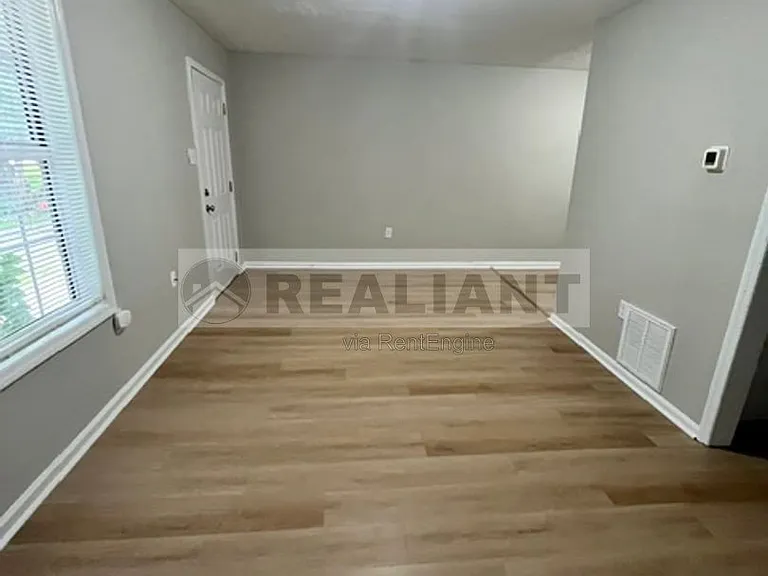 32 Mary St #4 — Photo 3
