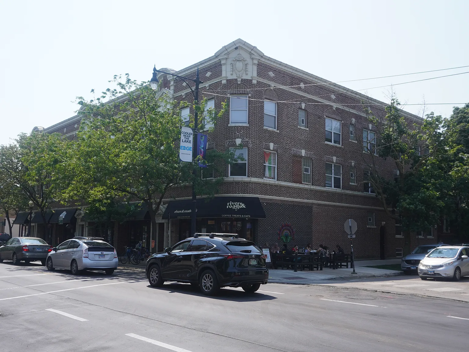 2 bed, 1.0 bath, 1100 sqft, $2,000 — Photo 1