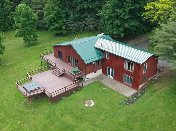 8182 Feather St, Naples, NY 14512