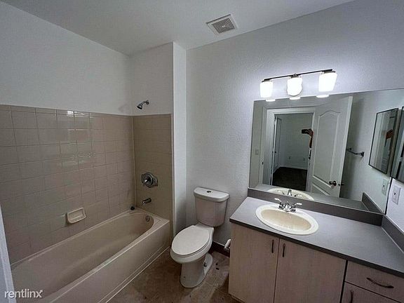 4th image of 110 SW Peacock Blvd APT 6-202