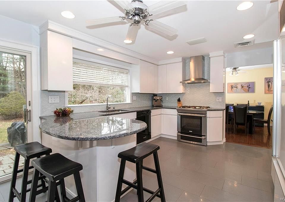 2nd image of 403 Pleasant Hill Dr