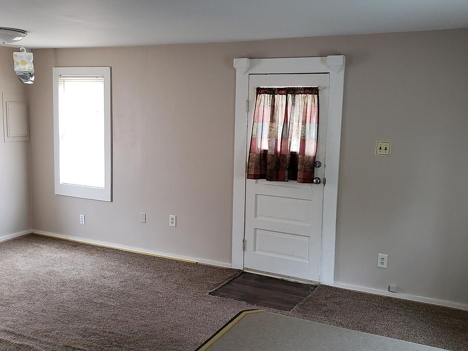2nd image of 405 Paris St