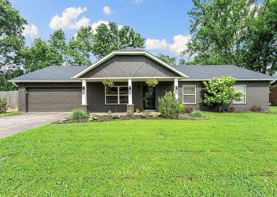 1st image of 2906 W Parkwood Dr
