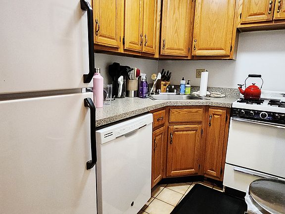 4th image of 316 W 75th St APT 2C