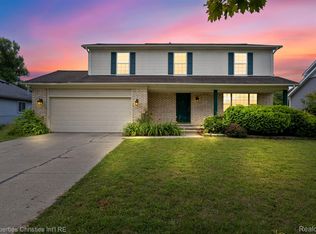 27459 Oakley St, Livonia, MI 48154
