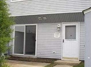1748 Cumberland Green Dr UNIT 52, St Charles, IL 60174
