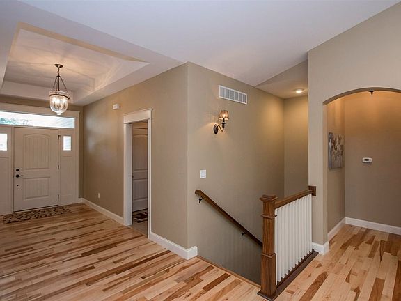 5th image of 1670 Linden Ln