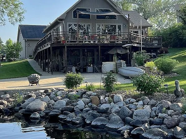 379751 N Shore Dr, Aberdeen, SD 57401
