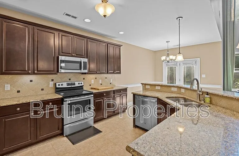 1814 Castle Gate Ct — Photo 8