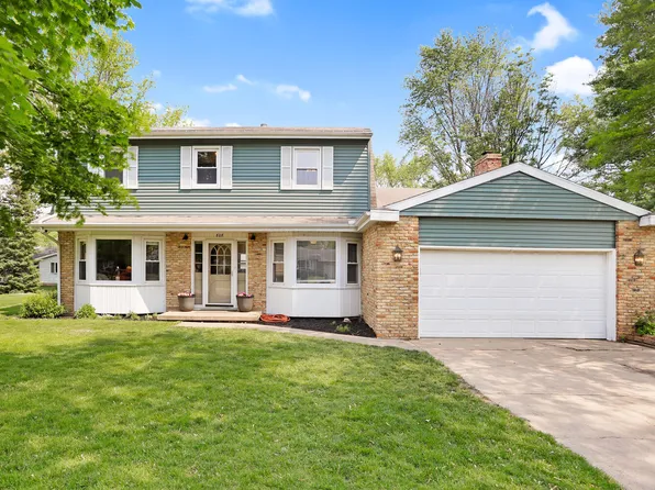 808 Tyler Ct, Monticello, IL 61856