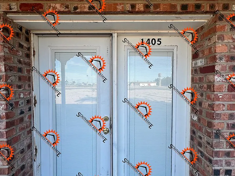 1405 S Prince St — Photo 1