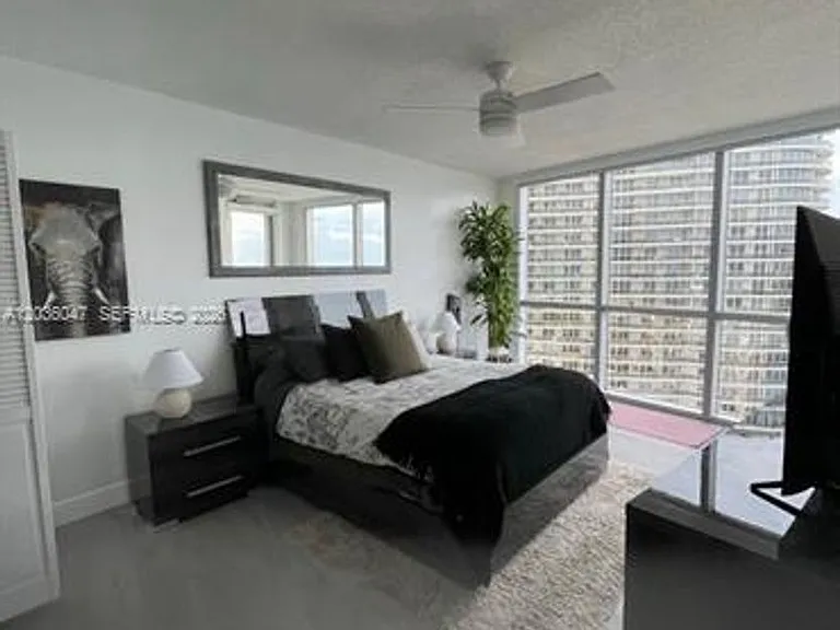 1750 N Bayshore Dr #4801 — Photo 2