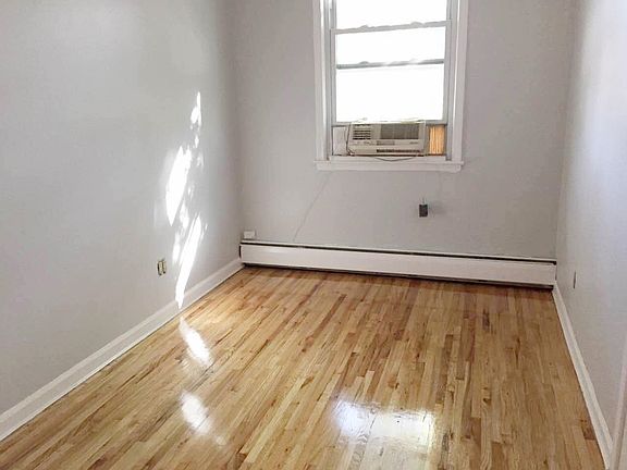 3rd image of 14462 Willets Point Blvd #1FL