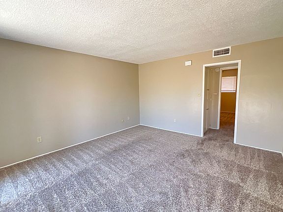 3rd image of 4712 Summertree Ln APT B