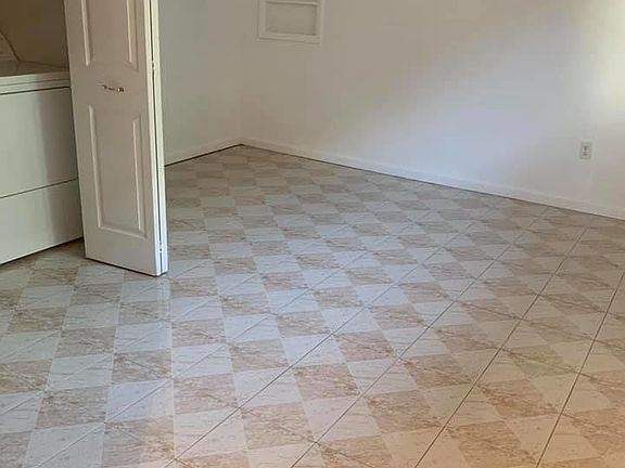 2nd image of 412 Clifton Ave #1