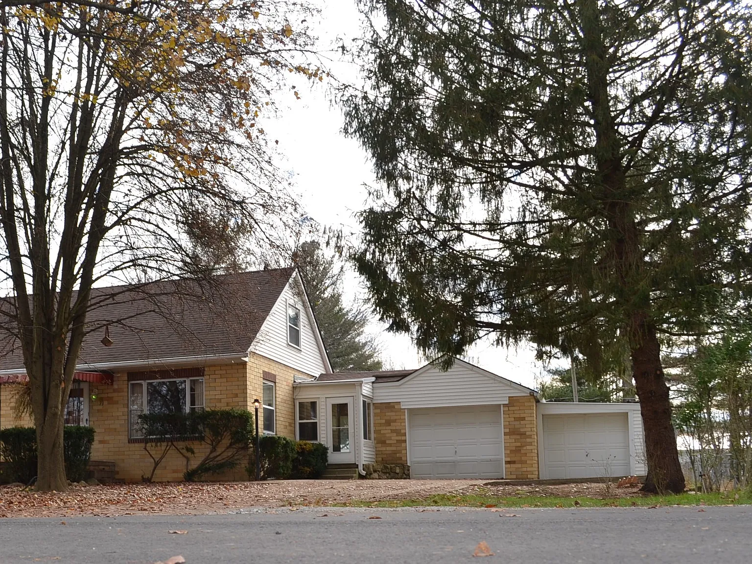 3 bed, 1383 sqft, $1,300 — Photo 2