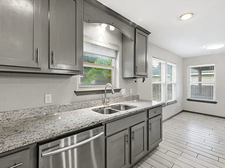 1804 Glenmore Ave — Photo 13