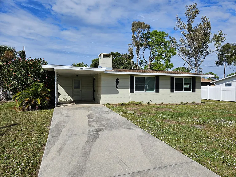 900 Nantucket Rd — Photo 1