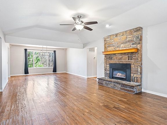 5th image of 22 Dornoch Ln