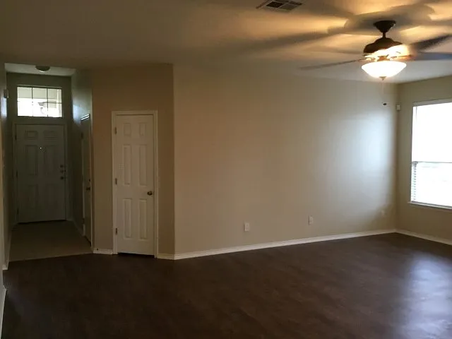 736 Fountain Gate — Photo 5
