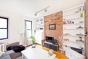 Rented by R New York