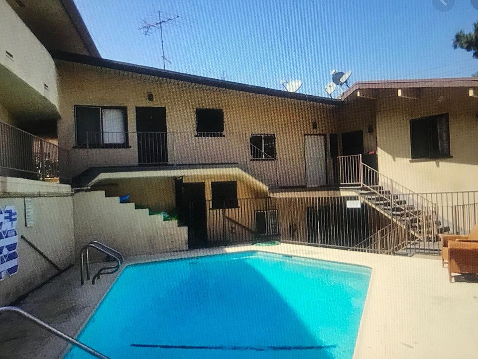 2nd image of 3826 Los Feliz Blvd #8