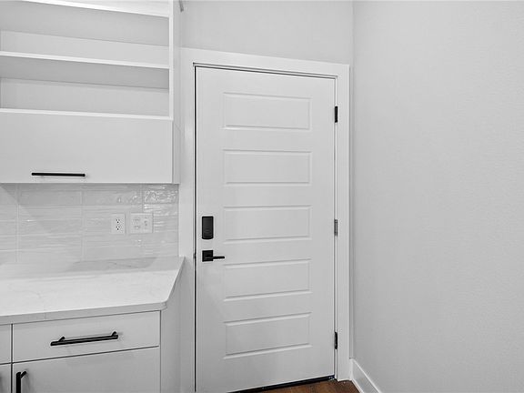 2nd image of 3319 Mp Pkwy #206