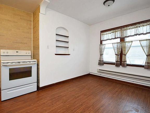 4th image of 40 Annapolis St W APT 3