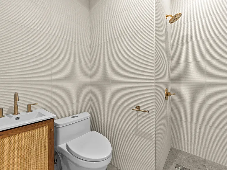 150 Calyer St #B2 — Photo 5