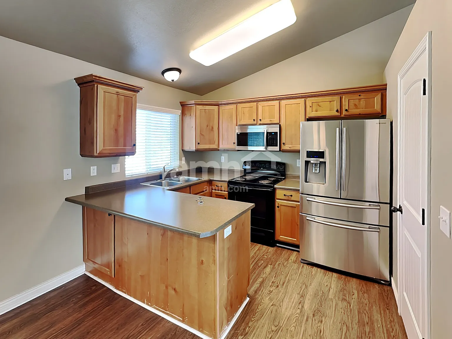 3 bed, 2.0 bath, 1604 sqft, $2,490 — Photo 3