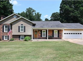 2285 Westover Rd, Hickory, NC 28602
