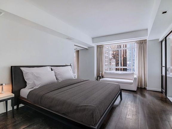 4th image of 25 Central Park W APT 11E