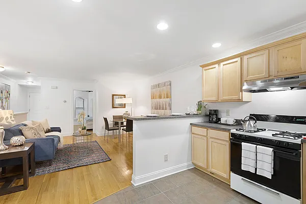 Sold by Nestseekers | media 9