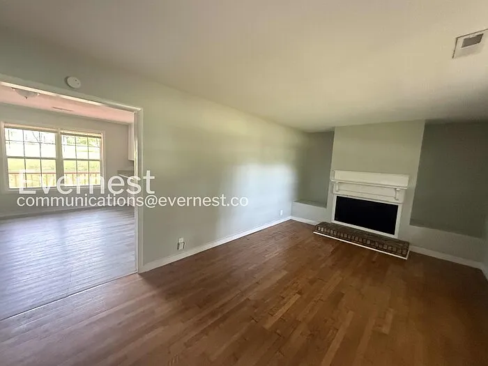 3318 Bonds Ave — Photo 2