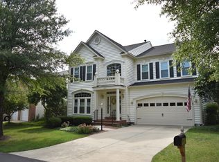 43261 Tabor House Ln, Chantilly, VA 20152