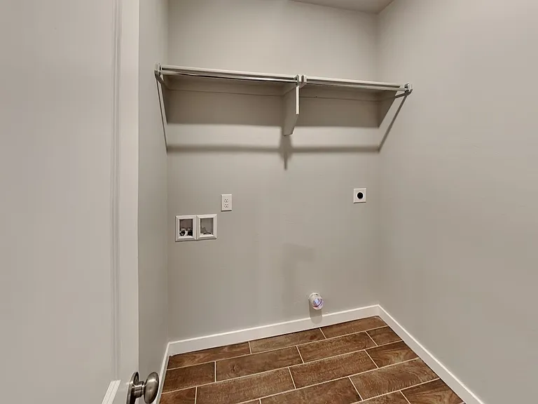 16409 April Dr — Photo 22