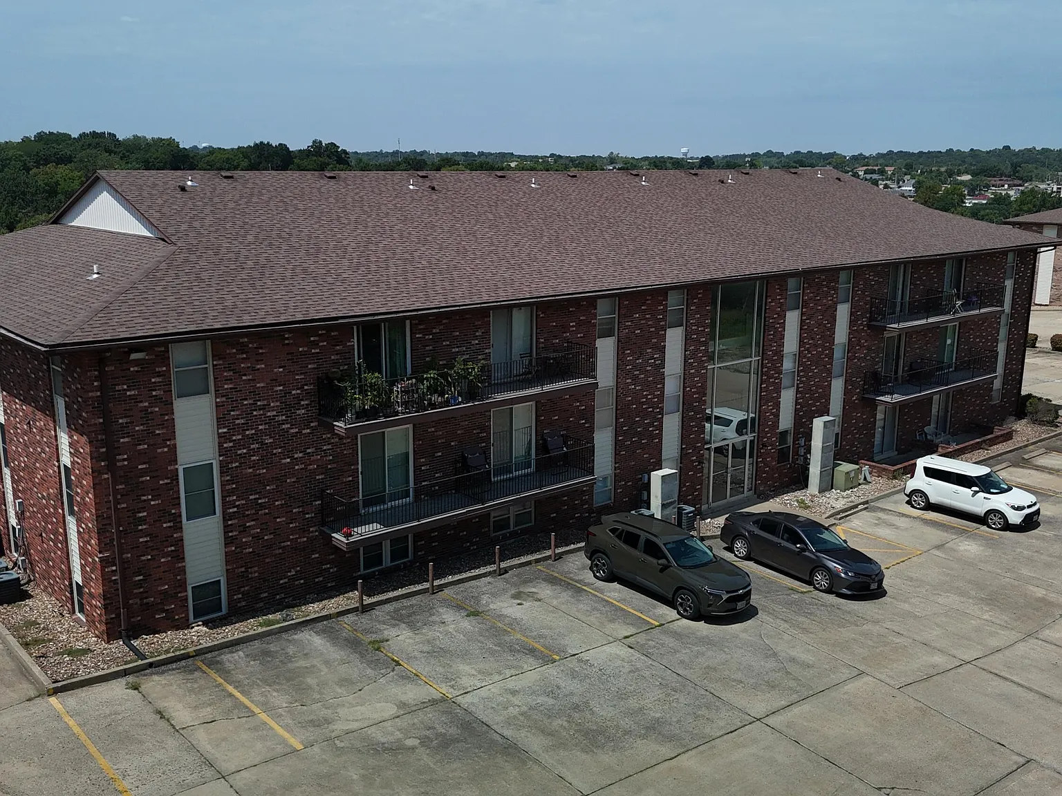 2 bed, 1.0 bath, $950 — Photo 2