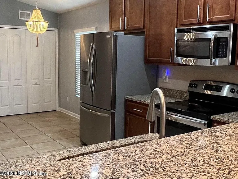 4198 Victoria Lakes Dr W — Photo 10