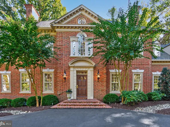 921 Towlston Rd, Mc Lean, VA 22102