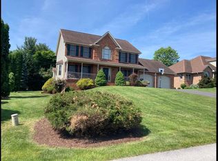 10880 Rinehart Dr, Waynesboro, PA 17268