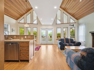 4394 River Rd W, Delta, BC V4K 1S2