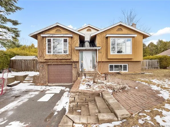 150 Piercy Cres, Fredericton, NB E3B 7G3