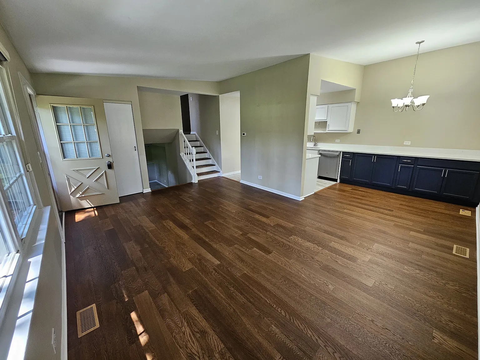 3 bed, 1.5 bath, 1290 sqft, $2,250 — Photo 3