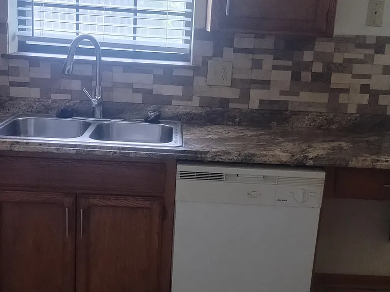 203 NE Churchill St — Photo 8