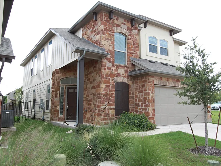 9304 Lost Bridge Ln — Photo 2