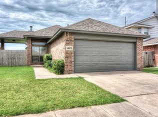 1402 SW 25th St, Moore, OK 73170