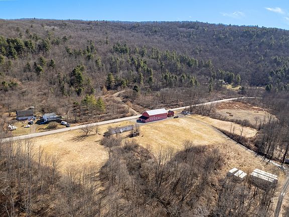 3rd image of 821 State Line Rd