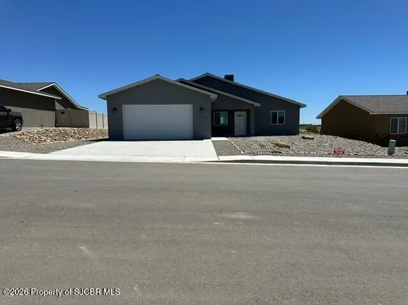 1380 Sparrowhawk Dr, Farmington, NM 87401