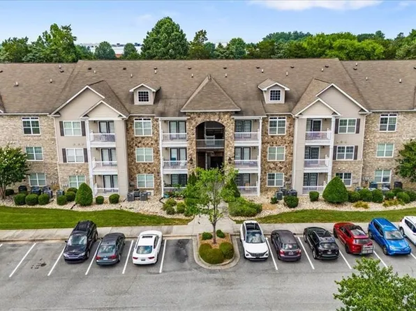 7102 W Friendly Ave Unit 306, Greensboro, NC 27410